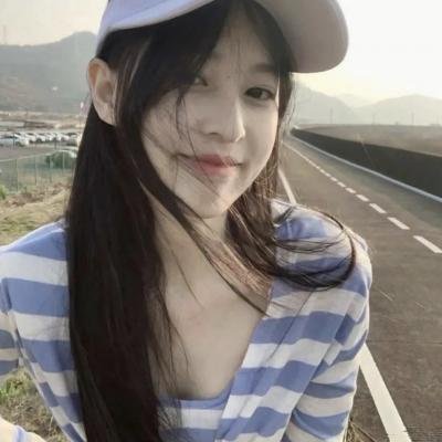 抽象画中的越南少女